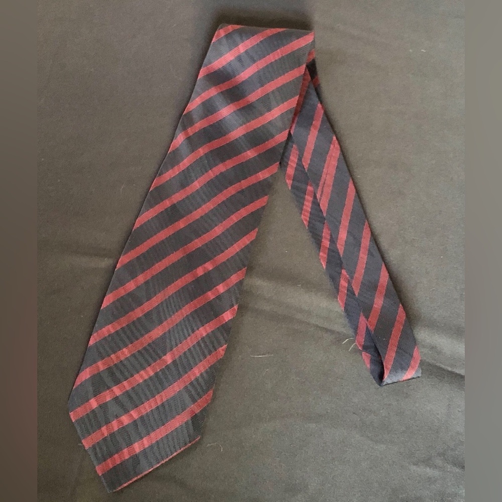 Giorgio Armani CRAVATTE, Burgundy and Black striped, 100% Silk Tie.
